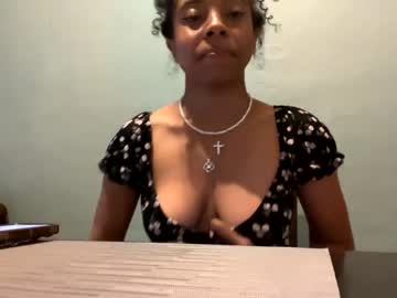 latina cam girl ari___yauna image #2528004