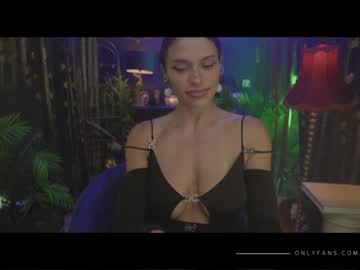 latina cam girl lucieoude_ image #1722501