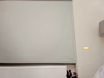 latina cam girl snowww_white image #1588000