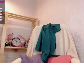 latina cam girl mila_kimm image #2415860