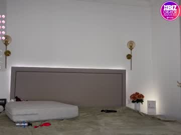 latina cam girl french_riv1era image #4577381