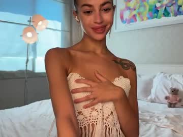 latina cam girl cuteelsa_ image #4154139
