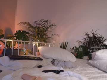 latina cam girl _deepthroatgalactica image #1109544