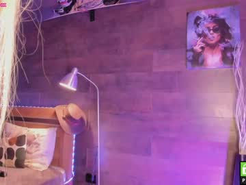 latina cam girl yolandabertha image #2741808