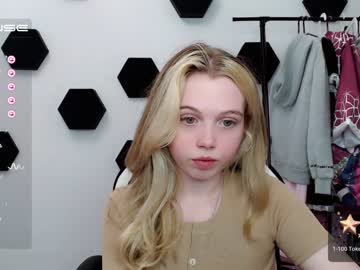 latina cam girl small_blondee image #2864311