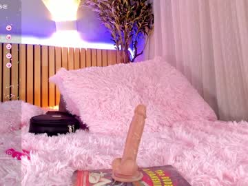 latina cam girl little_effy18 image #4578195