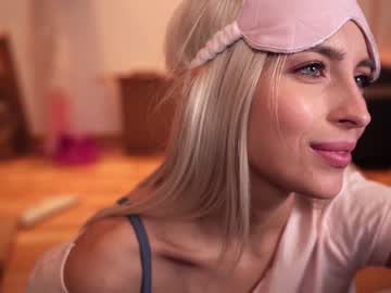 latina cam girl peach_me image #1018695
