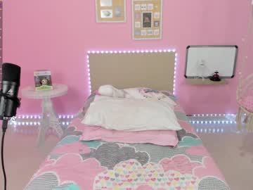 latina cam girl little_effy18 image #1435524