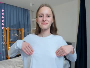 latina cam girl queeniechaplin image #4662877