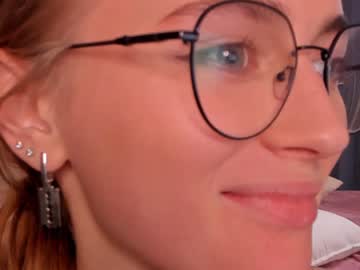 latina cam girl linellali image #1839977