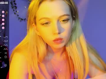 latina cam girl small_blondee image #2620059