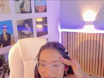 latina cam girl little_effy18 image #4085895