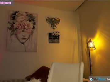 latina cam girl lindabluee image #96284