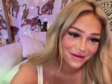 latina cam girl ari_02 image #4514093