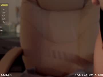 latina cam girl mia_milagros image #2076035