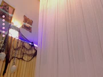 latina cam girl little_effy18 image #3693287