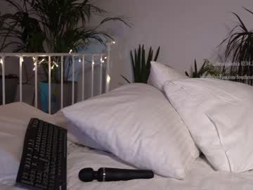 latina cam girl _deepthroatgalactica image #975144