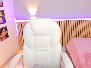latina cam girl little_effy18 image #3578354