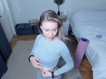 latina cam girl yasminaduncan image #4240380
