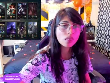 latina cam girl violetttflowers image #2625520
