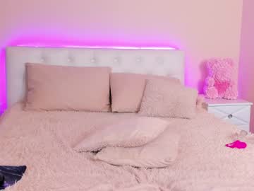 latina cam girl mika_rey image #2421240