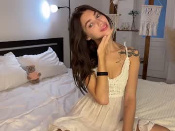 latina cam girl cuteelsa_ image #4404214