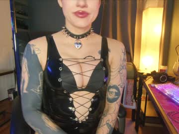 latina cam girl aynmarie image #4408141