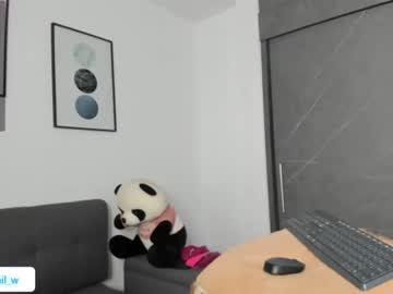 latina cam girl abigail_w image #4581283
