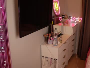 latina cam girl sofa_sunnie image #4674456