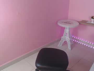 latina cam girl little_effy18 image #430406
