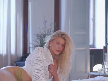 latina cam girl _2strangers image #2972565