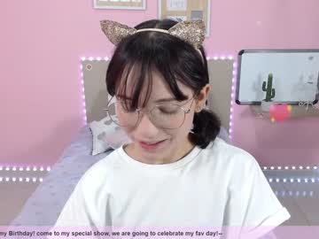 latina cam girl little_effy18 image #1113217