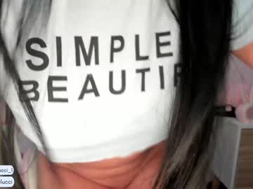 latina cam girl pavlovacoluccii_ image #1371790