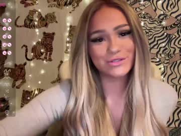 latina cam girl ari_02 image #3412468