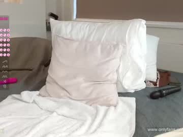 latina cam girl jadebi image #3260942