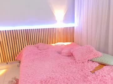 latina cam girl little_effy18 image #3511047