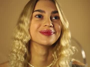 latina cam girl cuteelsa_ image #3569998