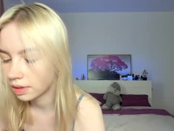 latina cam girl _emiliaaa image #2825548