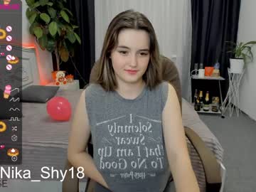 latina cam girl emmika_ image #2370371