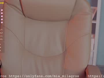 latina cam girl mia_milagros image #302238