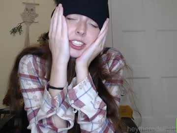 latina cam girl _heytheredelilah image #2233672