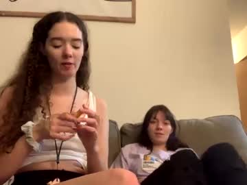 latina cam girl kylieexoxoxo2432 image #4077481