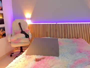 latina cam girl little_effy18 image #4430151