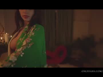 latina cam girl lucieoude_ image #2100068