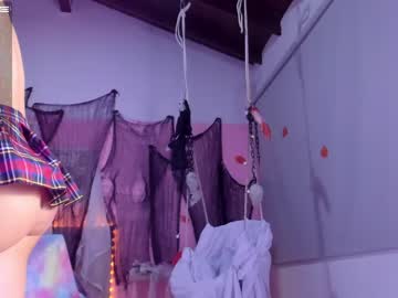 latina cam girl little_effy18 image #1912944
