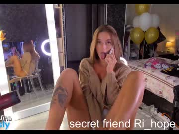 latina cam girl queenafina image #2774855