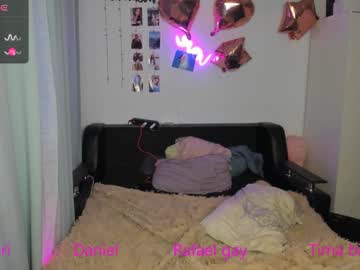 latina cam couple behollihot image #4637075