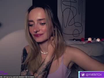 latina cam girl _yvie_ image #4068982