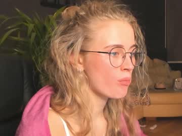 latina cam girl linellali image #1882603