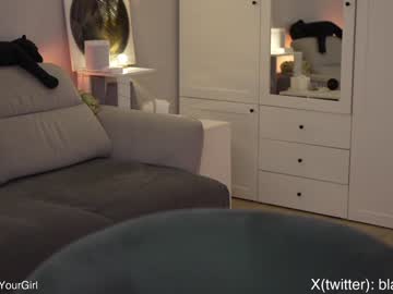 latina cam girl _blackbee_ image #3726132